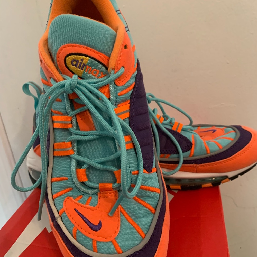 Nike - Picture 5 of 8
